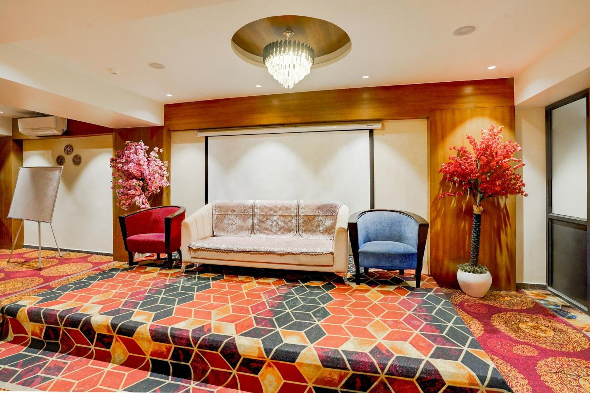Palette- Siddharth Inn Гандинагар Экстерьер фото