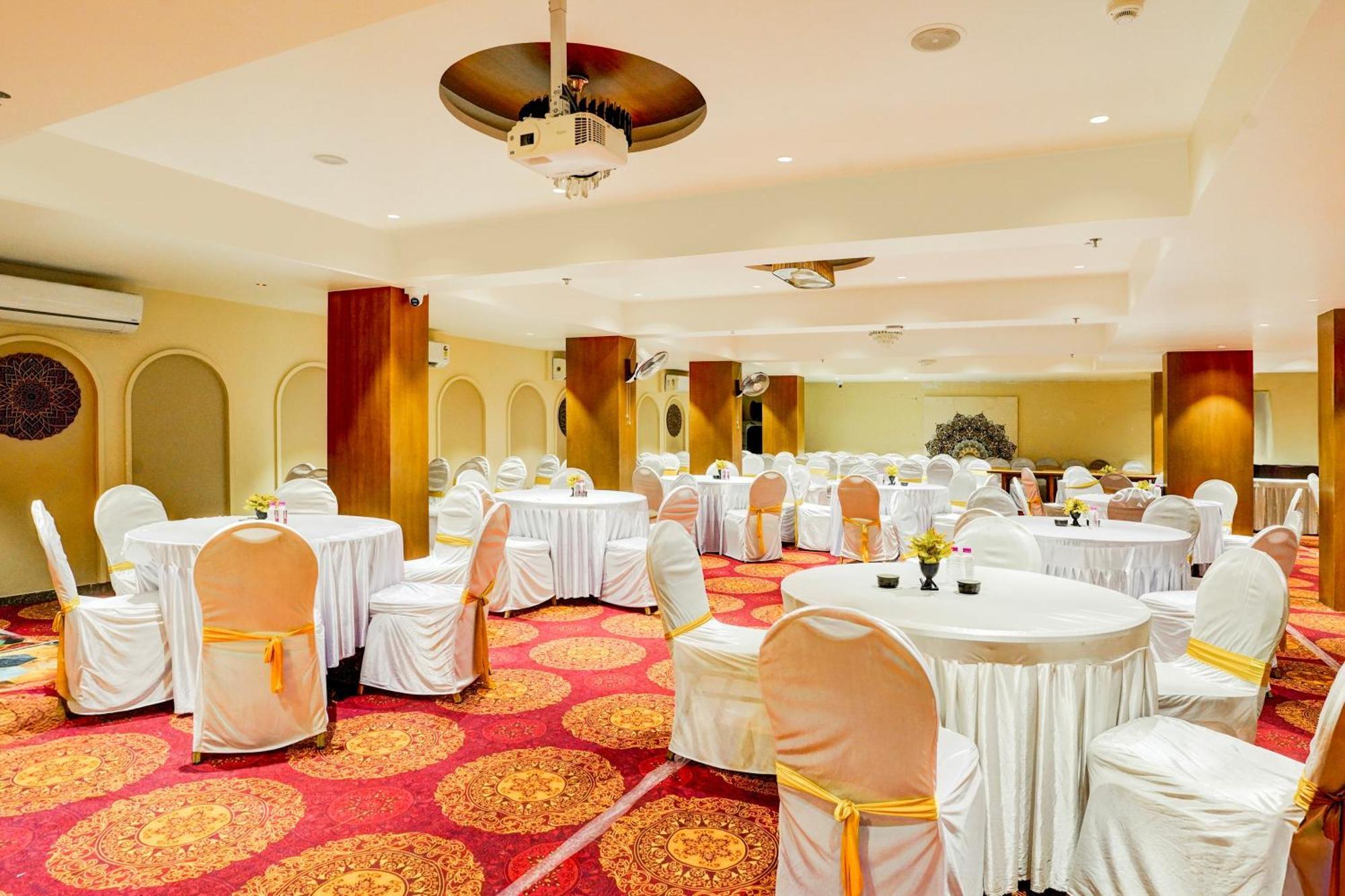 Palette- Siddharth Inn Гандинагар Экстерьер фото