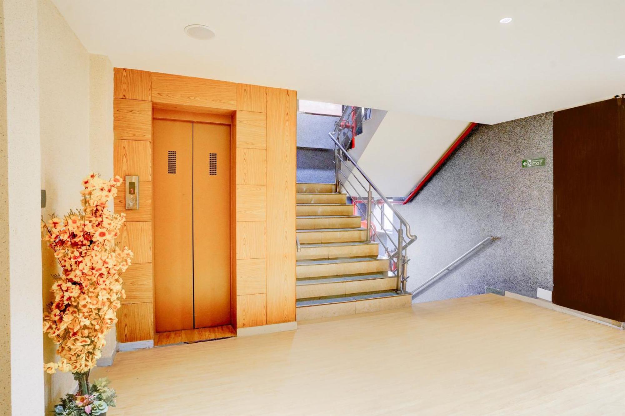 Palette- Siddharth Inn Гандинагар Экстерьер фото