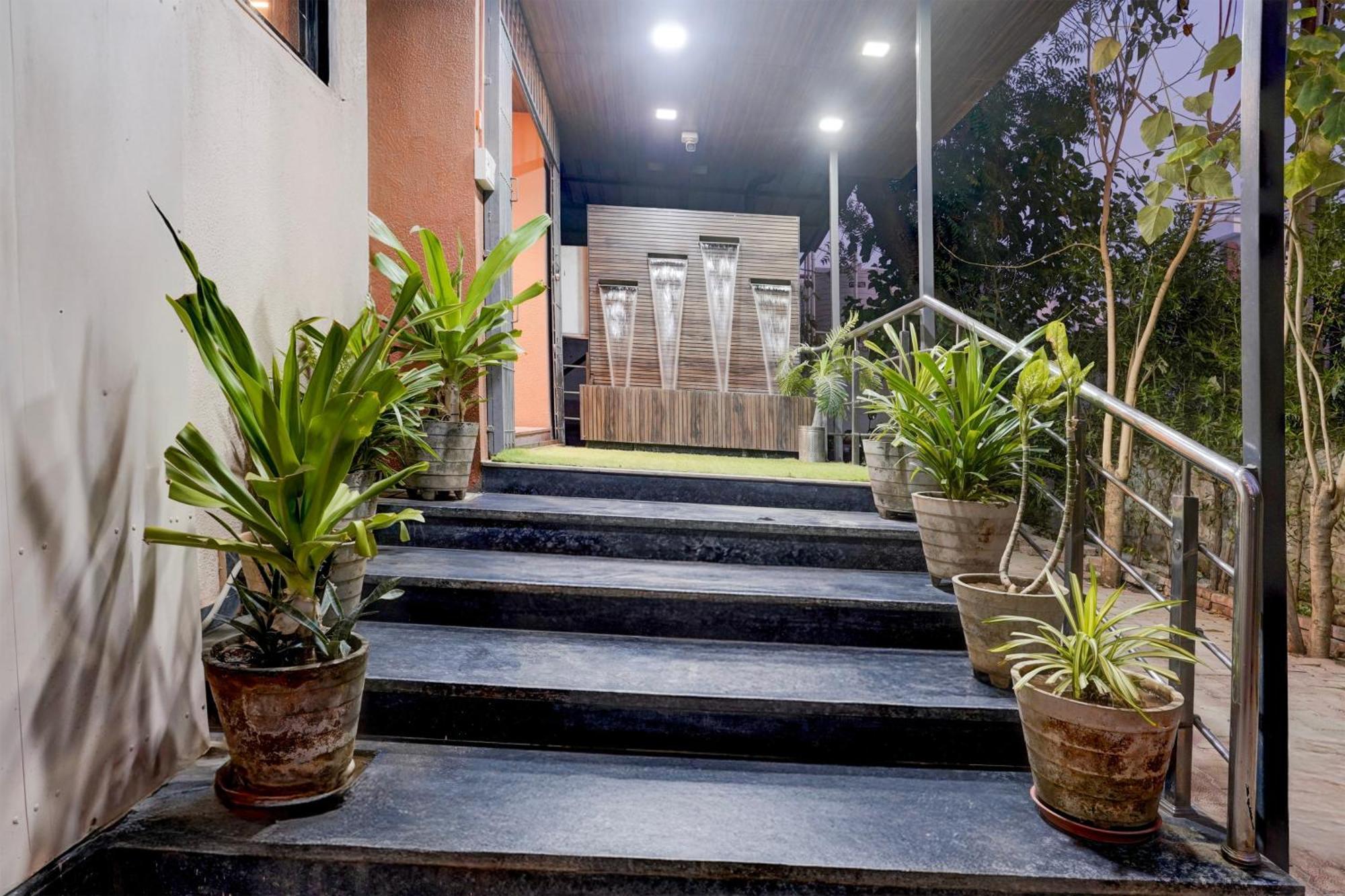 Palette- Siddharth Inn Гандинагар Экстерьер фото
